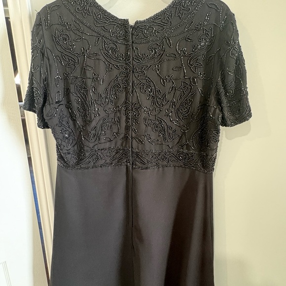 Elegant Black Beaded Dress - Picture 3 of 6